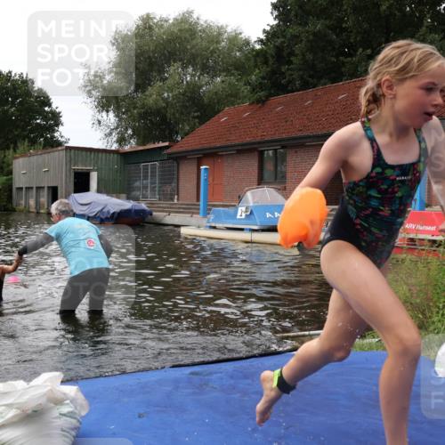31.08.2025 - Elbe Triathlon Hamburg Luisa Fischer http://msf.ph/oto/8679317 31.08.2025 12:47:06 Schwimmen 1703, 1705, 1713, 1722, 1723, 1725 meine-sportfotos.de