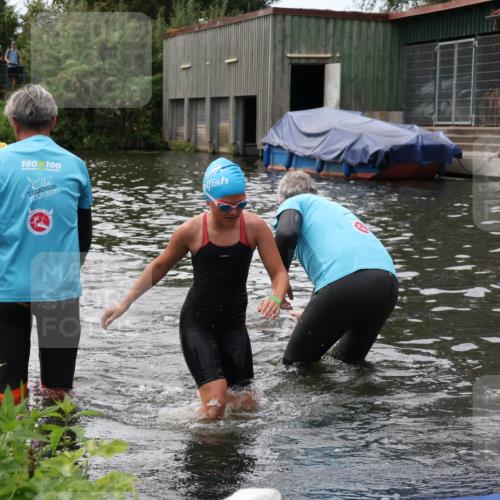 31.08.2025 - Elbe Triathlon Hamburg Luisa Fischer http://msf.ph/oto/8679318 31.08.2025 12:47:08 Schwimmen 1703, 1705, 1707, 1713, 1722, 1723, 1725 meine-sportfotos.de