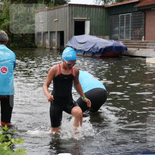 31.08.2025 - Elbe Triathlon Hamburg Luisa Fischer http://msf.ph/oto/8679320 31.08.2025 12:47:09 Schwimmen 1705, 1707, 1713, 1722, 1723, 1725 meine-sportfotos.de