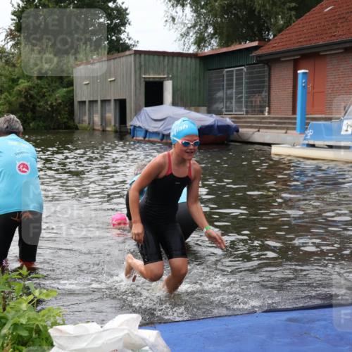 31.08.2025 - Elbe Triathlon Hamburg Luisa Fischer http://msf.ph/oto/8679321 31.08.2025 12:47:09 Schwimmen 1705, 1707, 1713, 1722, 1723, 1725 meine-sportfotos.de