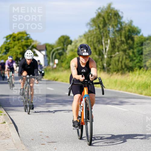 31.08.2025 - Elbe Triathlon Hamburg Michael Burmester http://msf.ph/oto/8679322 31.08.2025 10:38:20 Radfahren 824, 832, 844, 942, 965, 1048, 1106, 1152 meine-sportfotos.de