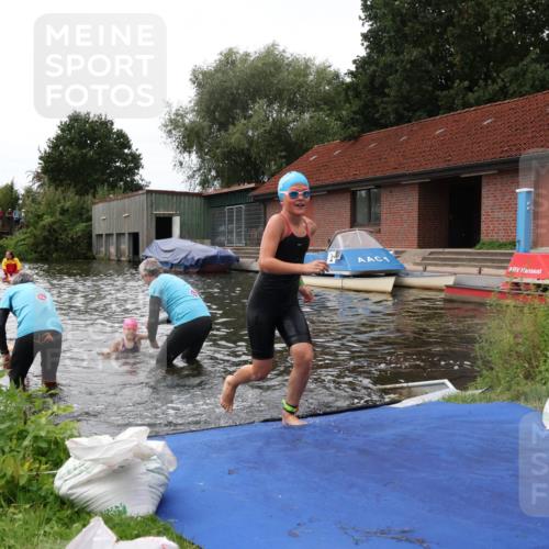 31.08.2025 - Elbe Triathlon Hamburg Luisa Fischer http://msf.ph/oto/8679326 31.08.2025 12:47:10 Schwimmen 1705, 1707, 1713, 1722, 1723, 1725 meine-sportfotos.de