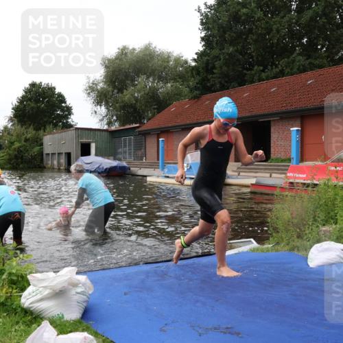 31.08.2025 - Elbe Triathlon Hamburg Luisa Fischer http://msf.ph/oto/8679327 31.08.2025 12:47:10 Schwimmen 1705, 1707, 1713, 1722, 1723, 1725 meine-sportfotos.de