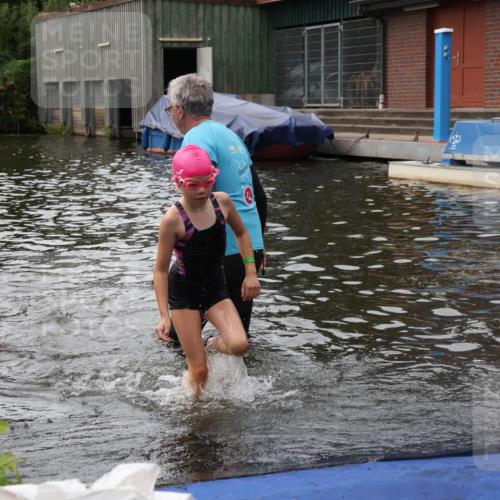 31.08.2025 - Elbe Triathlon Hamburg Luisa Fischer http://msf.ph/oto/8679334 31.08.2025 12:47:12 Schwimmen 1705, 1707, 1713, 1723, 1725 meine-sportfotos.de