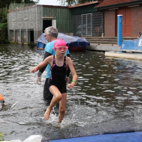 31.08.2025 - Elbe Triathlon Hamburg Luisa Fischer http://msf.ph/oto/8679337 31.08.2025 12:47:13 Schwimmen 1705, 1707, 1713, 1723, 1725 meine-sportfotos.de