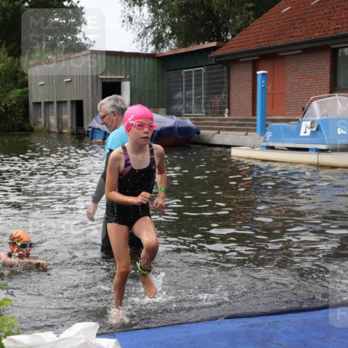 31.08.2025 - Elbe Triathlon Hamburg Luisa Fischer http://msf.ph/oto/8679338 31.08.2025 12:47:13 Schwimmen 1705, 1707, 1713, 1723, 1725 meine-sportfotos.de