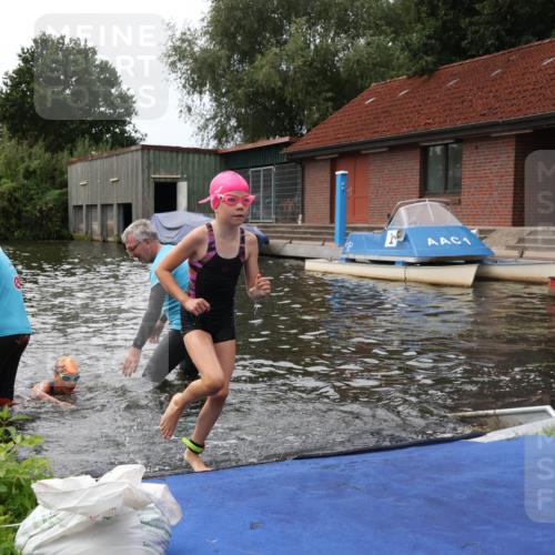31.08.2025 - Elbe Triathlon Hamburg Luisa Fischer http://msf.ph/oto/8679339 31.08.2025 12:47:13 Schwimmen 1705, 1707, 1713, 1723, 1725 meine-sportfotos.de