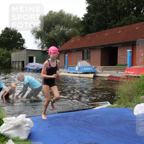 31.08.2025 - Elbe Triathlon Hamburg Luisa Fischer http://msf.ph/oto/8679341 31.08.2025 12:47:14 Schwimmen 1705, 1707, 1709, 1713, 1725 meine-sportfotos.de