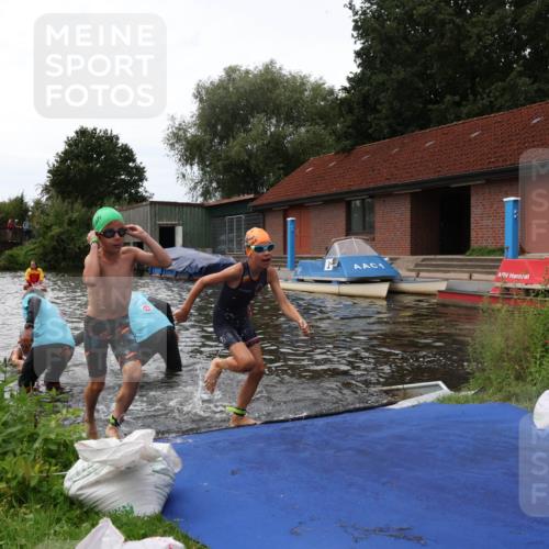 31.08.2025 - Elbe Triathlon Hamburg Luisa Fischer http://msf.ph/oto/8679352 31.08.2025 12:47:16 Schwimmen 1705, 1707, 1709, 1713, 1725 meine-sportfotos.de