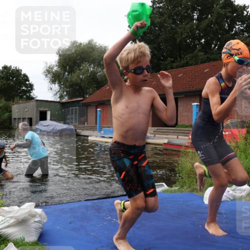 31.08.2025 - Elbe Triathlon Hamburg Luisa Fischer http://msf.ph/oto/8679357 31.08.2025 12:47:17 Schwimmen 1705, 1707, 1709, 1713, 1725 meine-sportfotos.de