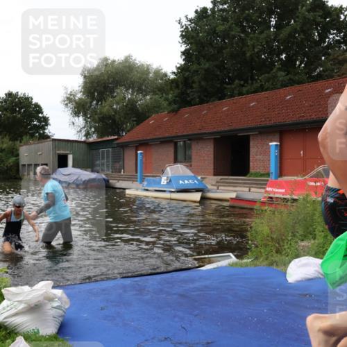 31.08.2025 - Elbe Triathlon Hamburg Luisa Fischer http://msf.ph/oto/8679360 31.08.2025 12:47:17 Schwimmen 1705, 1707, 1709, 1713, 1725 meine-sportfotos.de