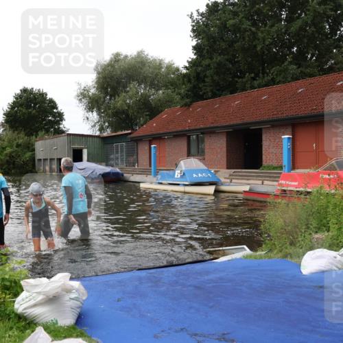 31.08.2025 - Elbe Triathlon Hamburg Luisa Fischer http://msf.ph/oto/8679362 31.08.2025 12:47:17 Schwimmen 1705, 1707, 1709, 1713, 1725 meine-sportfotos.de