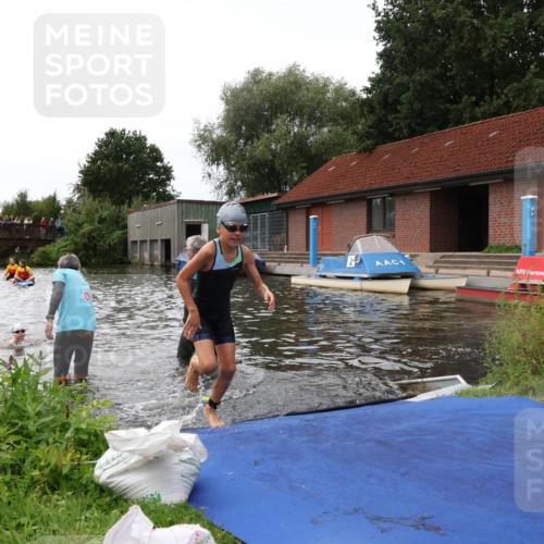 31.08.2025 - Elbe Triathlon Hamburg Luisa Fischer http://msf.ph/oto/8679366 31.08.2025 12:47:18 Schwimmen 1705, 1707, 1709, 1713, 1725 meine-sportfotos.de