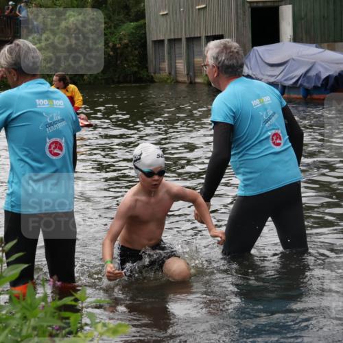31.08.2025 - Elbe Triathlon Hamburg Luisa Fischer http://msf.ph/oto/8679376 31.08.2025 12:47:22 Schwimmen 1704, 1707, 1709 meine-sportfotos.de