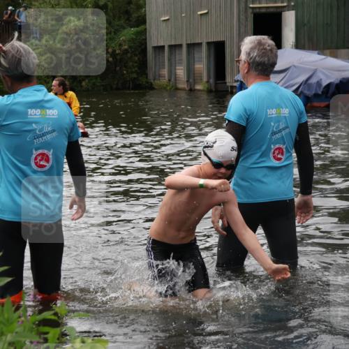 31.08.2025 - Elbe Triathlon Hamburg Luisa Fischer http://msf.ph/oto/8679377 31.08.2025 12:47:23 Schwimmen 1704, 1709 meine-sportfotos.de