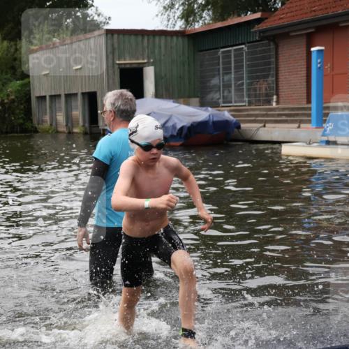 31.08.2025 - Elbe Triathlon Hamburg Luisa Fischer http://msf.ph/oto/8679380 31.08.2025 12:47:23 Schwimmen 1704, 1709 meine-sportfotos.de