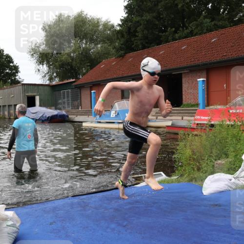 31.08.2025 - Elbe Triathlon Hamburg Luisa Fischer http://msf.ph/oto/8679385 31.08.2025 12:47:24 Schwimmen 1704, 1709 meine-sportfotos.de
