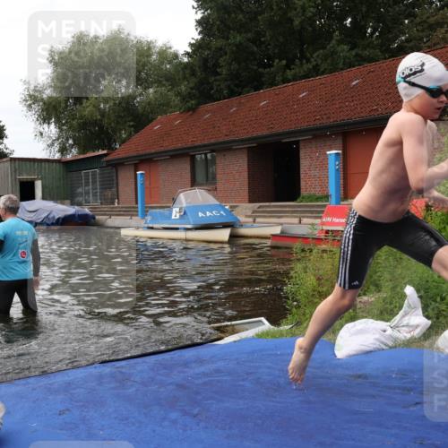31.08.2025 - Elbe Triathlon Hamburg Luisa Fischer http://msf.ph/oto/8679386 31.08.2025 12:47:25 Schwimmen 1704, 1709 meine-sportfotos.de