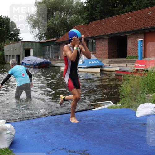 31.08.2025 - Elbe Triathlon Hamburg Luisa Fischer http://msf.ph/oto/8679394 31.08.2025 12:47:31 Schwimmen 1704, 1715, 1721 meine-sportfotos.de