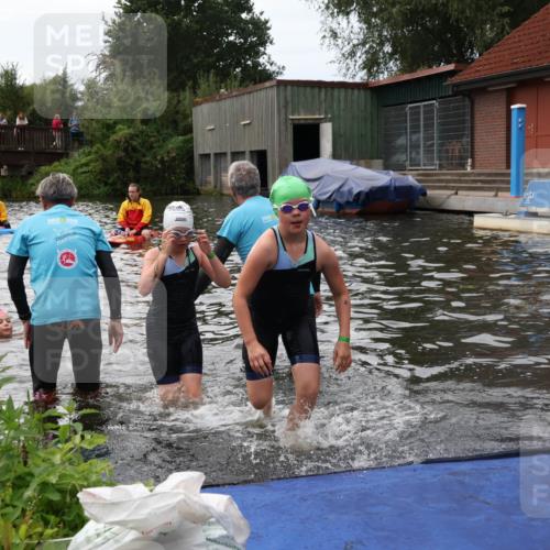 31.08.2025 - Elbe Triathlon Hamburg Luisa Fischer http://msf.ph/oto/8679403 31.08.2025 12:47:37 Schwimmen 1715, 1718, 1721 meine-sportfotos.de