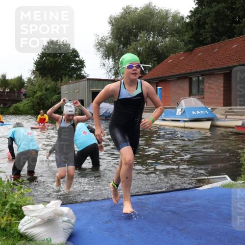 31.08.2025 - Elbe Triathlon Hamburg Luisa Fischer http://msf.ph/oto/8679407 31.08.2025 12:47:38 Schwimmen 1715, 1716, 1718, 1721 meine-sportfotos.de