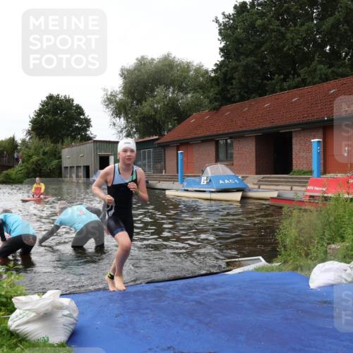 31.08.2025 - Elbe Triathlon Hamburg Luisa Fischer http://msf.ph/oto/8679413 31.08.2025 12:47:39 Schwimmen 1715, 1716, 1717, 1718, 1721 meine-sportfotos.de