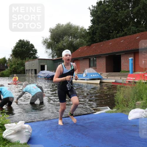 31.08.2025 - Elbe Triathlon Hamburg Luisa Fischer http://msf.ph/oto/8679414 31.08.2025 12:47:39 Schwimmen 1715, 1716, 1717, 1718, 1721 meine-sportfotos.de