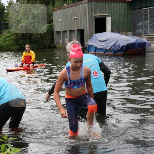 31.08.2025 - Elbe Triathlon Hamburg Luisa Fischer http://msf.ph/oto/8679422 31.08.2025 12:47:42 Schwimmen 1702, 1708, 1715, 1716, 1717, 1718 meine-sportfotos.de