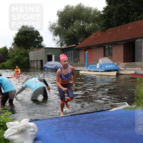 31.08.2025 - Elbe Triathlon Hamburg Luisa Fischer http://msf.ph/oto/8679426 31.08.2025 12:47:43 Schwimmen 1700, 1702, 1708, 1715, 1716, 1717, 1718 meine-sportfotos.de