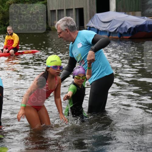 31.08.2025 - Elbe Triathlon Hamburg Luisa Fischer http://msf.ph/oto/8679437 31.08.2025 12:47:46 Schwimmen 1700, 1702, 1708, 1716, 1717, 1718 meine-sportfotos.de