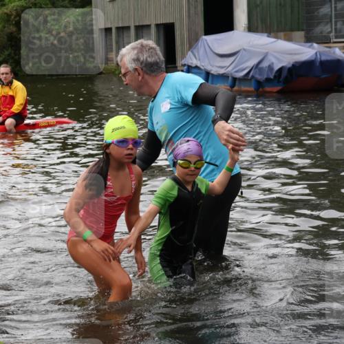 31.08.2025 - Elbe Triathlon Hamburg Luisa Fischer http://msf.ph/oto/8679438 31.08.2025 12:47:46 Schwimmen 1700, 1702, 1708, 1716, 1717, 1718 meine-sportfotos.de