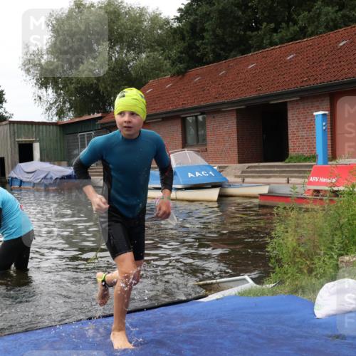 31.08.2025 - Elbe Triathlon Hamburg Luisa Fischer http://msf.ph/oto/8679477 31.08.2025 12:47:53 Schwimmen 1700, 1702, 1708, 1710, 1717, 1719 meine-sportfotos.de