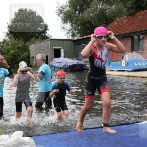 31.08.2025 - Elbe Triathlon Hamburg Luisa Fischer http://msf.ph/oto/8679506 31.08.2025 12:48:06 Schwimmen 1706, 1712, 1720 meine-sportfotos.de