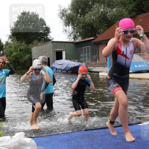31.08.2025 - Elbe Triathlon Hamburg Luisa Fischer http://msf.ph/oto/8679508 31.08.2025 12:48:07 Schwimmen 1706, 1712, 1720 meine-sportfotos.de