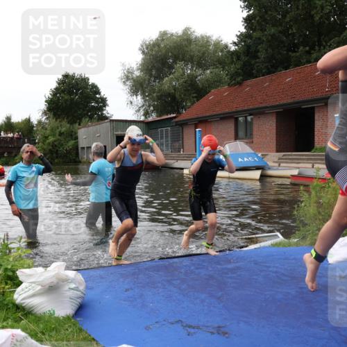 31.08.2025 - Elbe Triathlon Hamburg Luisa Fischer http://msf.ph/oto/8679511 31.08.2025 12:48:07 Schwimmen 1706, 1712, 1720 meine-sportfotos.de