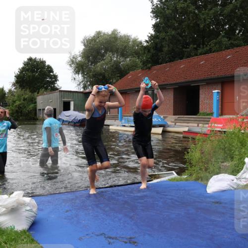 31.08.2025 - Elbe Triathlon Hamburg Luisa Fischer http://msf.ph/oto/8679513 31.08.2025 12:48:08 Schwimmen 1706, 1712, 1720 meine-sportfotos.de
