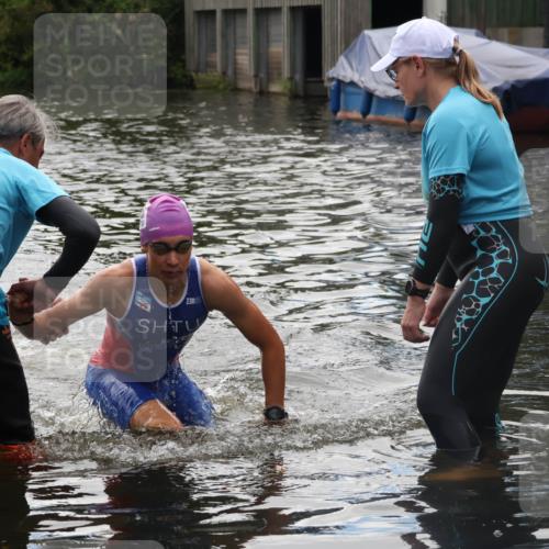 31.08.2025 - Elbe Triathlon Hamburg Luisa Fischer http://msf.ph/oto/8679520 31.08.2025 14:02:22 Schwimmen 153 meine-sportfotos.de