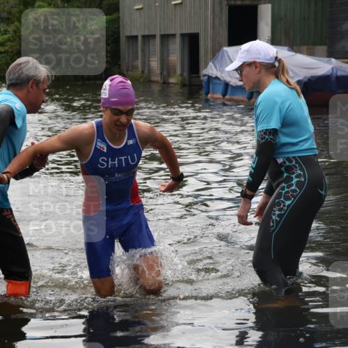 31.08.2025 - Elbe Triathlon Hamburg Luisa Fischer http://msf.ph/oto/8679521 31.08.2025 14:02:23 Schwimmen 153, 159 meine-sportfotos.de
