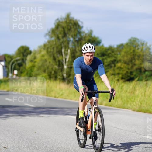 31.08.2025 - Elbe Triathlon Hamburg Michael Burmester http://msf.ph/oto/8679522 31.08.2025 10:38:57 Radfahren 995, 996, 1018, 1122 meine-sportfotos.de