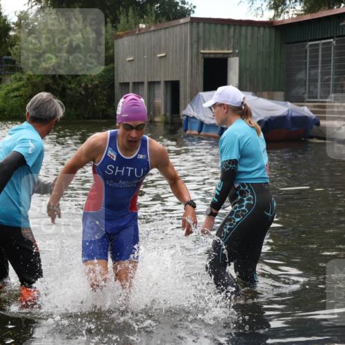 31.08.2025 - Elbe Triathlon Hamburg Luisa Fischer http://msf.ph/oto/8679523 31.08.2025 14:02:23 Schwimmen 153, 159 meine-sportfotos.de