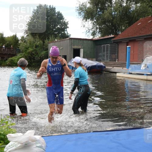 31.08.2025 - Elbe Triathlon Hamburg Luisa Fischer http://msf.ph/oto/8679524 31.08.2025 14:02:23 Schwimmen 153, 159 meine-sportfotos.de