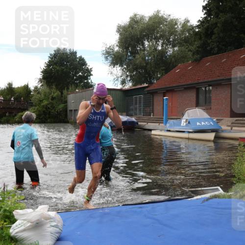 31.08.2025 - Elbe Triathlon Hamburg Luisa Fischer http://msf.ph/oto/8679527 31.08.2025 14:02:24 Schwimmen 153, 159 meine-sportfotos.de