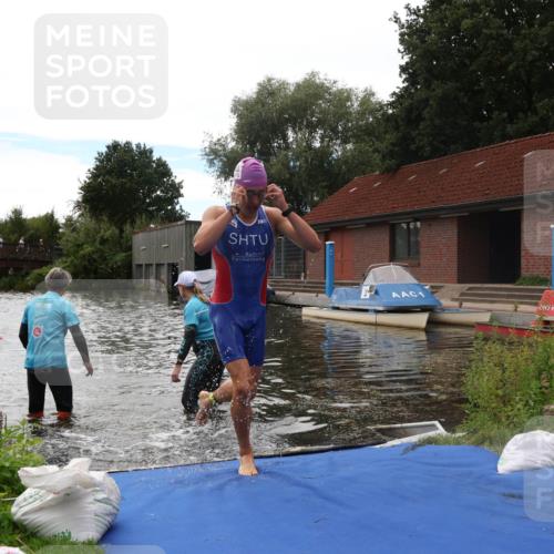 31.08.2025 - Elbe Triathlon Hamburg Luisa Fischer http://msf.ph/oto/8679529 31.08.2025 14:02:24 Schwimmen 153, 159 meine-sportfotos.de