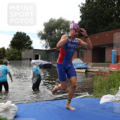 31.08.2025 - Elbe Triathlon Hamburg Luisa Fischer http://msf.ph/oto/8679531 31.08.2025 14:02:24 Schwimmen 153, 159 meine-sportfotos.de