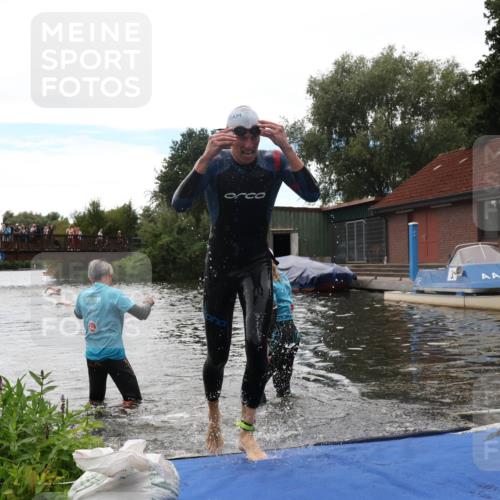 31.08.2025 - Elbe Triathlon Hamburg Luisa Fischer http://msf.ph/oto/8679542 31.08.2025 14:02:33 Schwimmen 159 meine-sportfotos.de