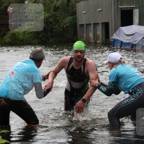 31.08.2025 - Elbe Triathlon Hamburg Luisa Fischer http://msf.ph/oto/8679547 31.08.2025 14:02:44 Schwimmen 133, 137 meine-sportfotos.de
