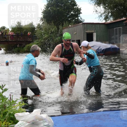 31.08.2025 - Elbe Triathlon Hamburg Luisa Fischer http://msf.ph/oto/8679551 31.08.2025 14:02:45 Schwimmen 133, 137 meine-sportfotos.de