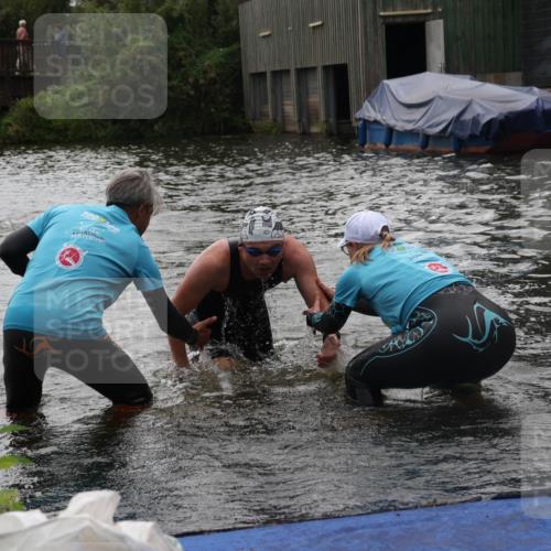 31.08.2025 - Elbe Triathlon Hamburg Luisa Fischer http://msf.ph/oto/8679563 31.08.2025 14:02:49 Schwimmen 133, 137, 160 meine-sportfotos.de