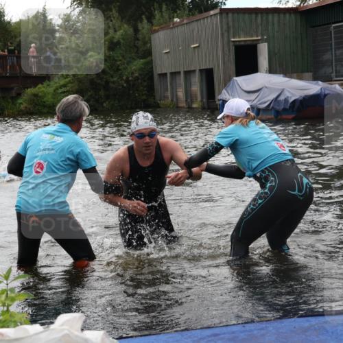 31.08.2025 - Elbe Triathlon Hamburg Luisa Fischer http://msf.ph/oto/8679565 31.08.2025 14:02:49 Schwimmen 133, 137, 160 meine-sportfotos.de