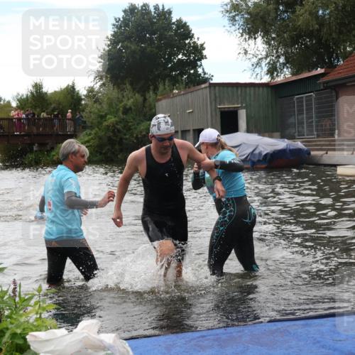 31.08.2025 - Elbe Triathlon Hamburg Luisa Fischer http://msf.ph/oto/8679568 31.08.2025 14:02:50 Schwimmen 137, 160 meine-sportfotos.de